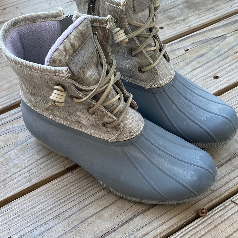 Sperry Women's Taupe Canvas & Gray Rubber Duck Boots
